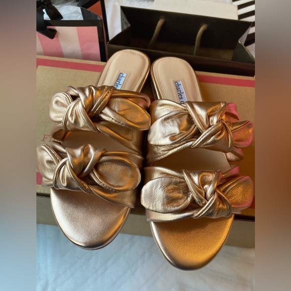 Charles David Soufflé Rose Gold‎ Leather Sandals - Picture 1 of 11